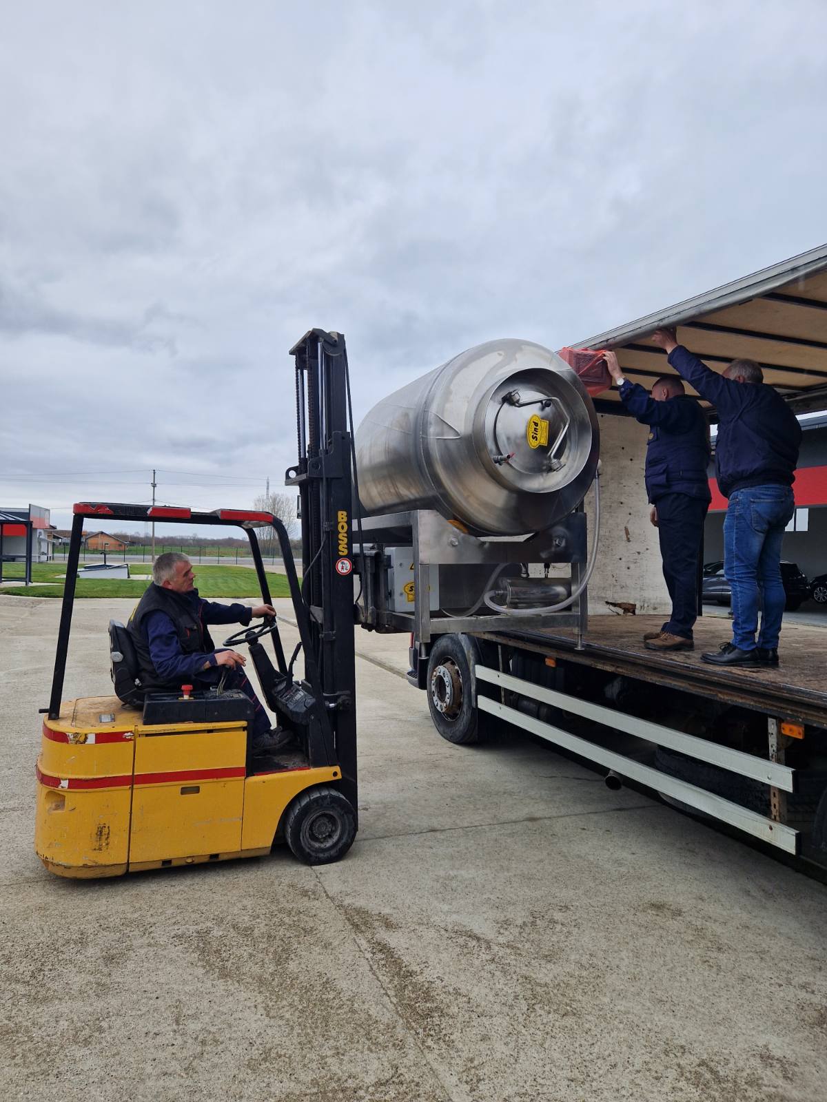 Delivery of Injector and Tumbler for customer from Nis, Serbia
