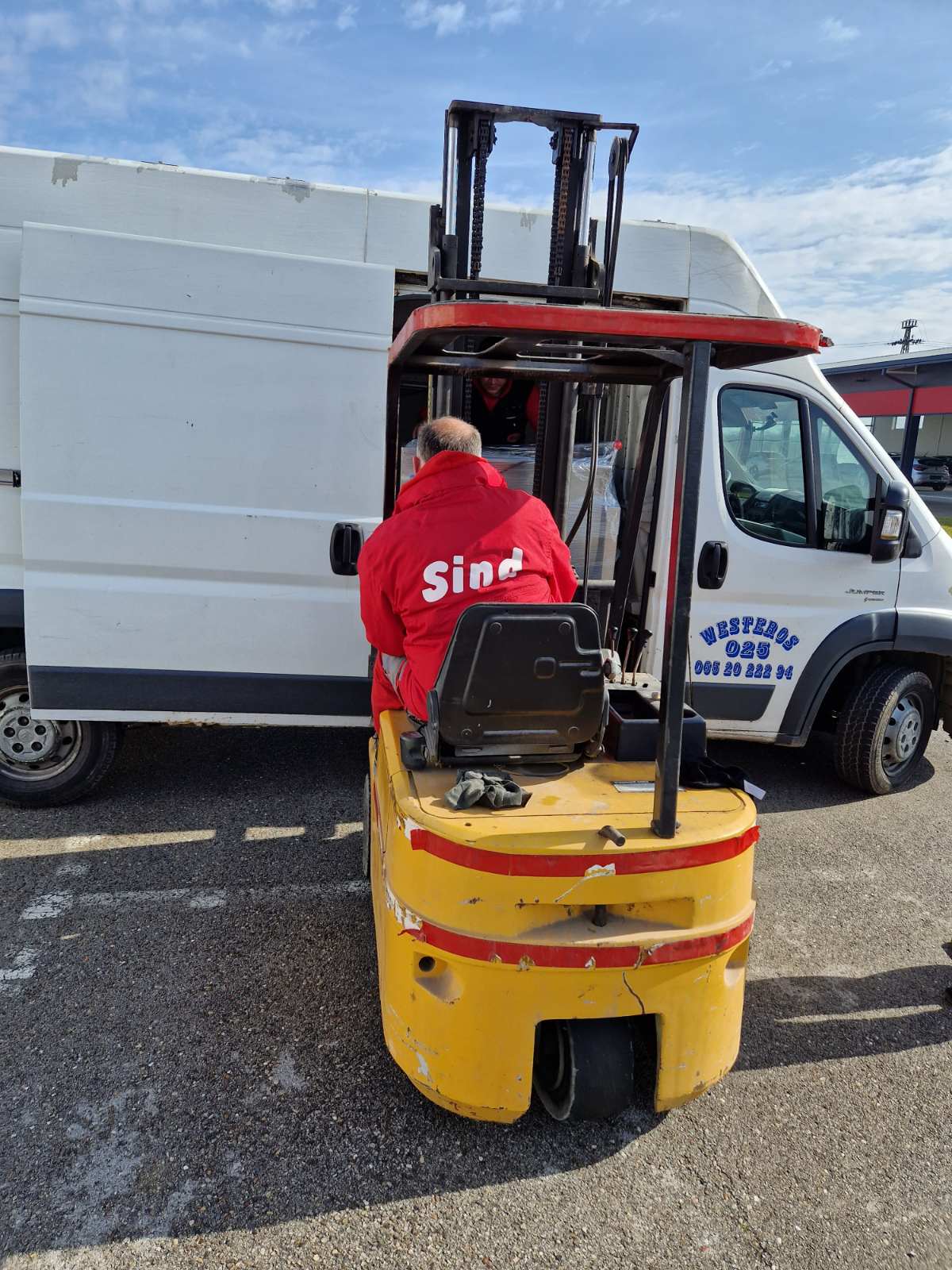 Delivery of equipment for a customer in Italy