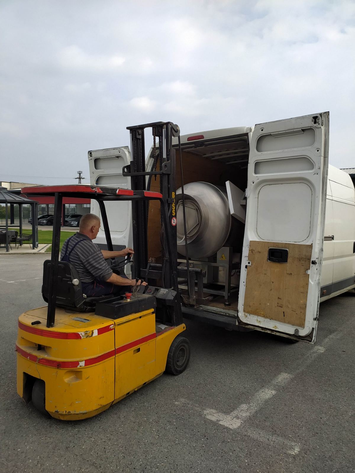 Delivery of equipment to a customer from Albania