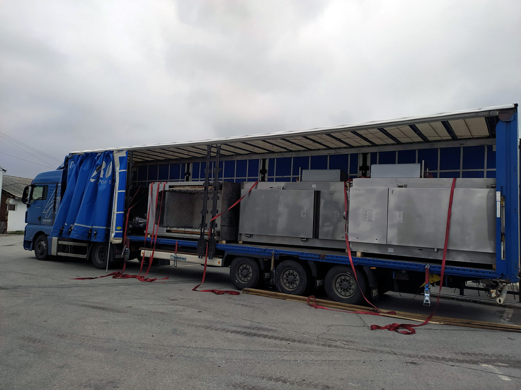 Delivery of machines for a customer from Austria / Österreich